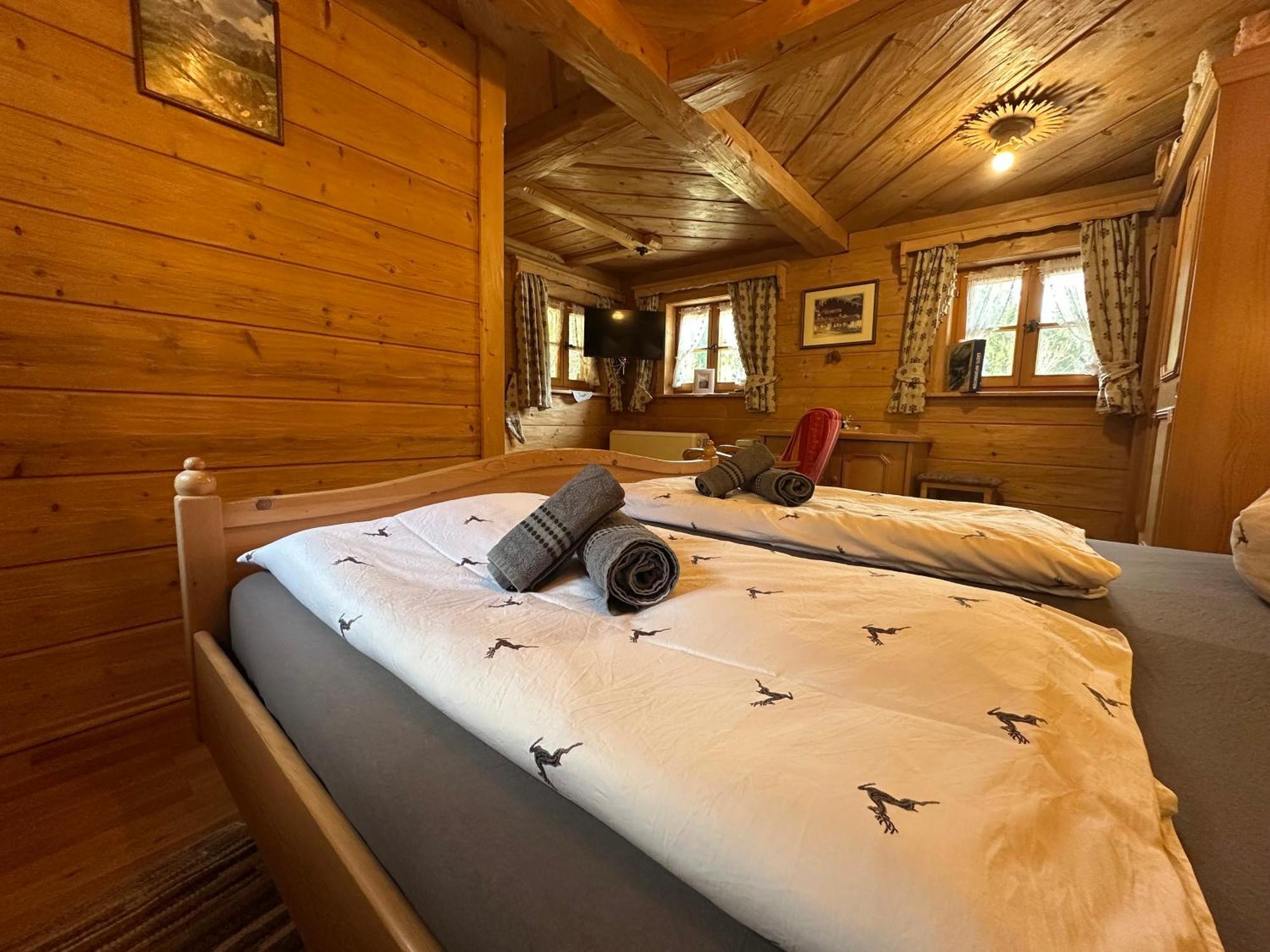 Almbruennerl Die Almhuette Auf Der Raffner Alm 鲁波尔丁 外观 照片